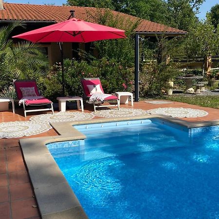 L'Hacienda Hotell Saint-Pierre-du-Mont  Exteriör bild