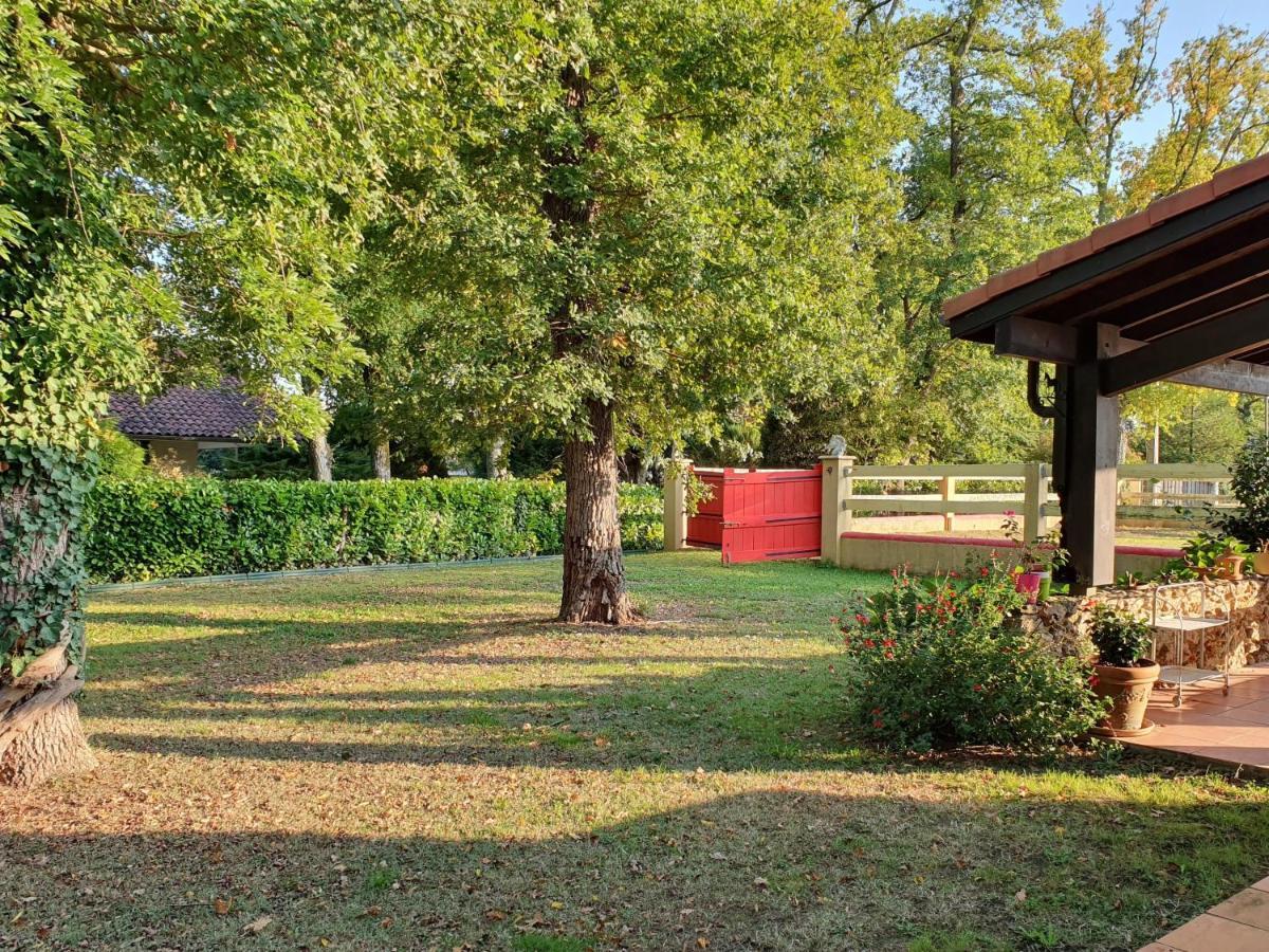 L'Hacienda Hotell Saint-Pierre-du-Mont  Exteriör bild